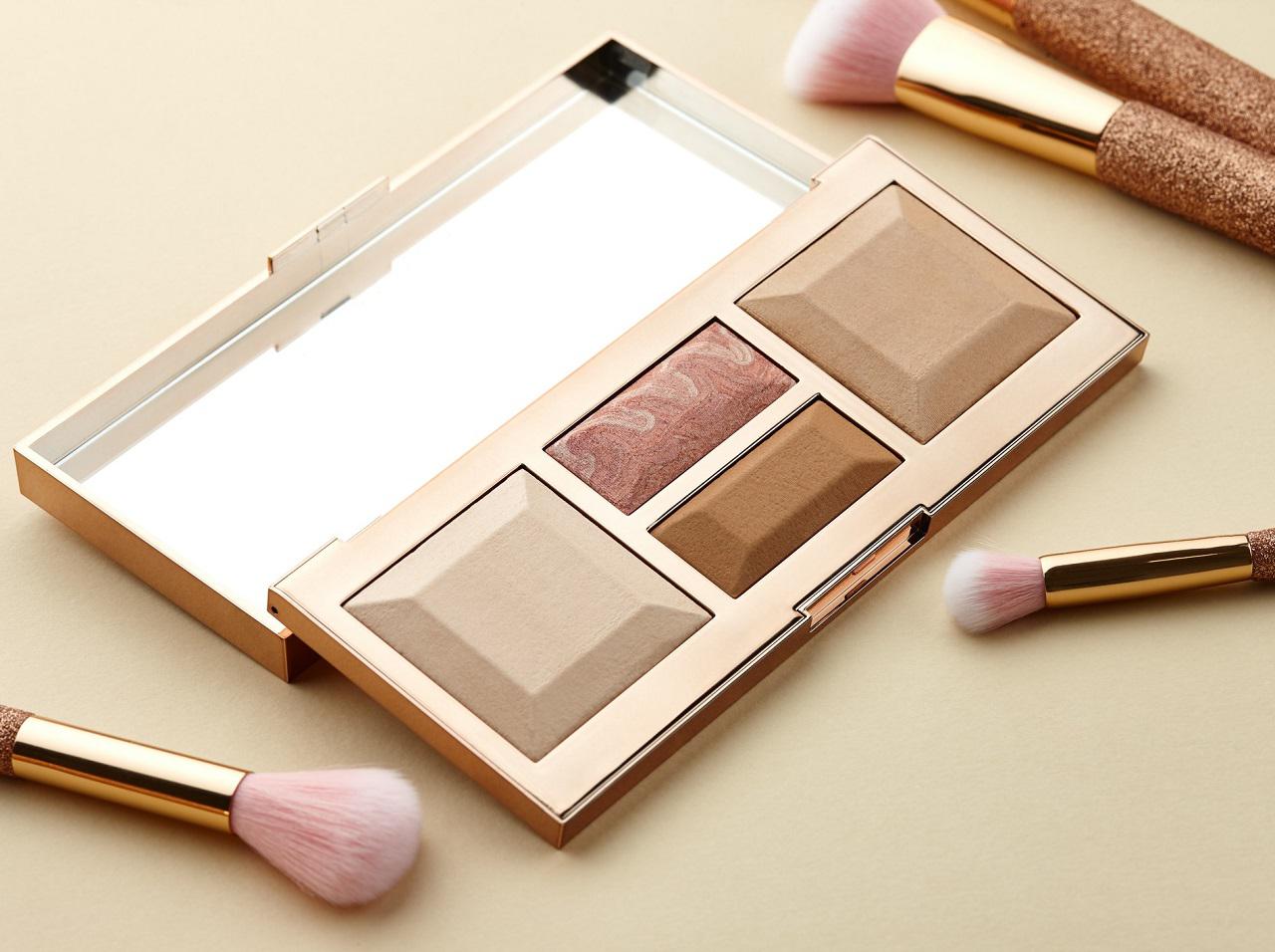 小顔メイクのカギを握る「顔の形」に合ったシェーディングの入れ方