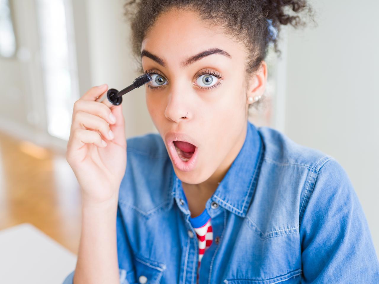 目元に立体感をプラス！海外で話題の「アイ・コントゥアー」とは？