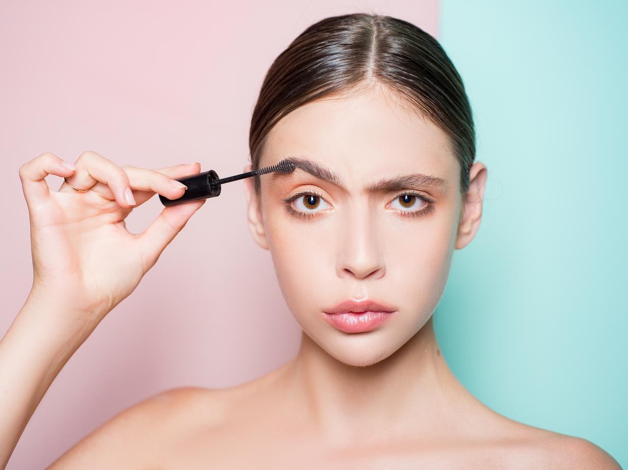 眉の高さが左右で違う？バランス良く描く秘訣を“眉の女王”が伝授