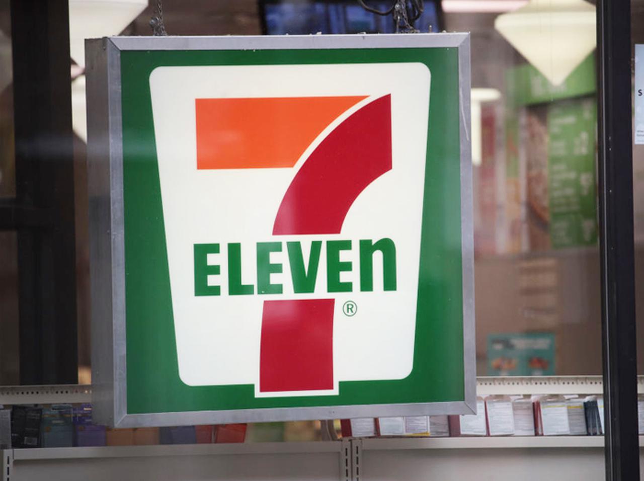 セブンイレブンで「サービス拒否」された客が激怒、店員にコーヒー浴びせる