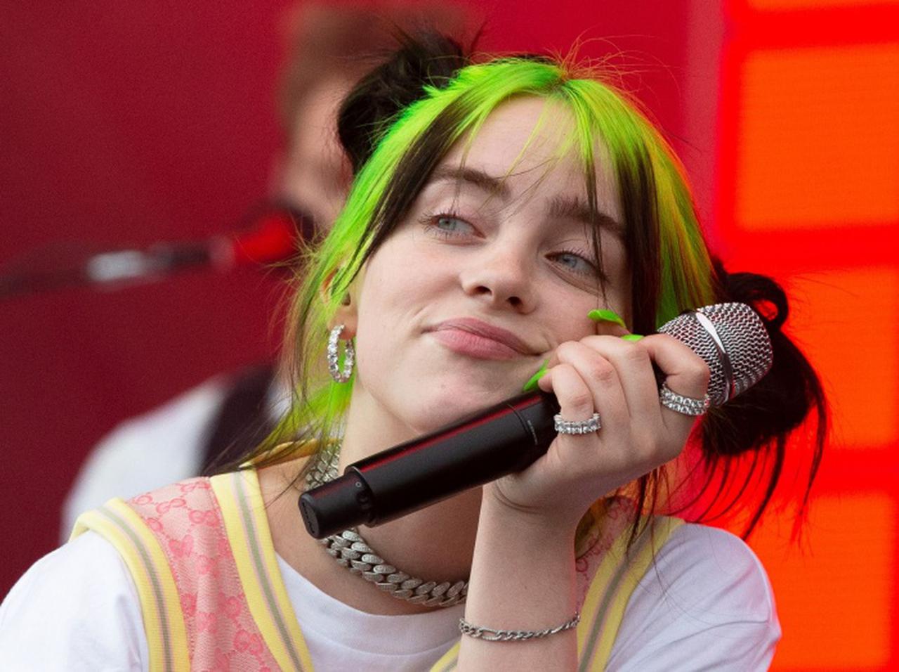 ビリー・アイリッシュ、ステイホーム中に起きた「事件」がコワすぎる…