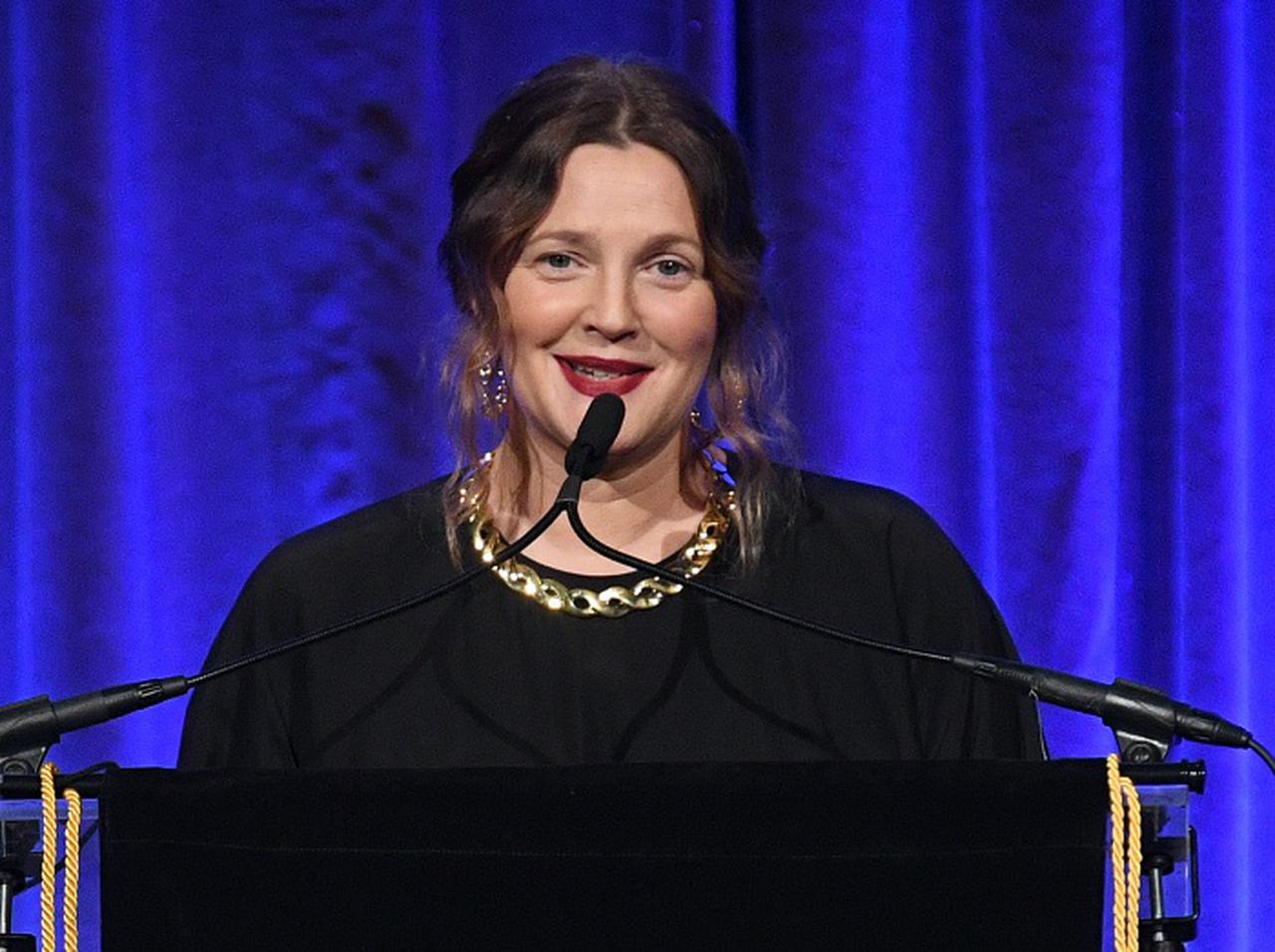 ドリュー・バリモア、子供たちに食事を提供するため約1億1,000万円の寄付を発表