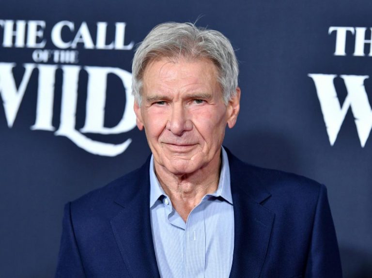 ハリソン・フォードの「マスクのずらし方」が個性的すぎる
