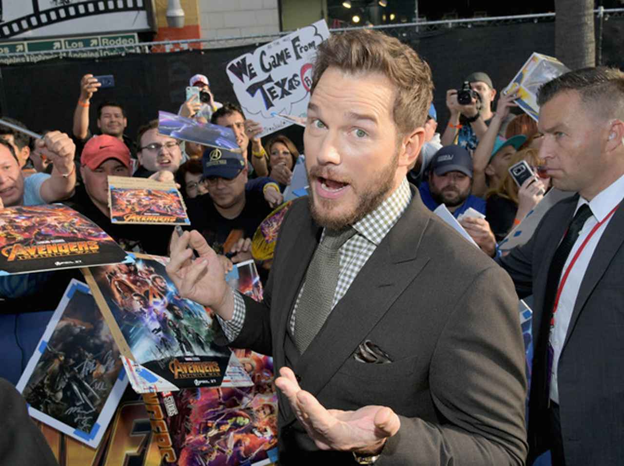 クリス・プラットのスマホに隠れた「気まずい秘密」に7歳息子がドン引き