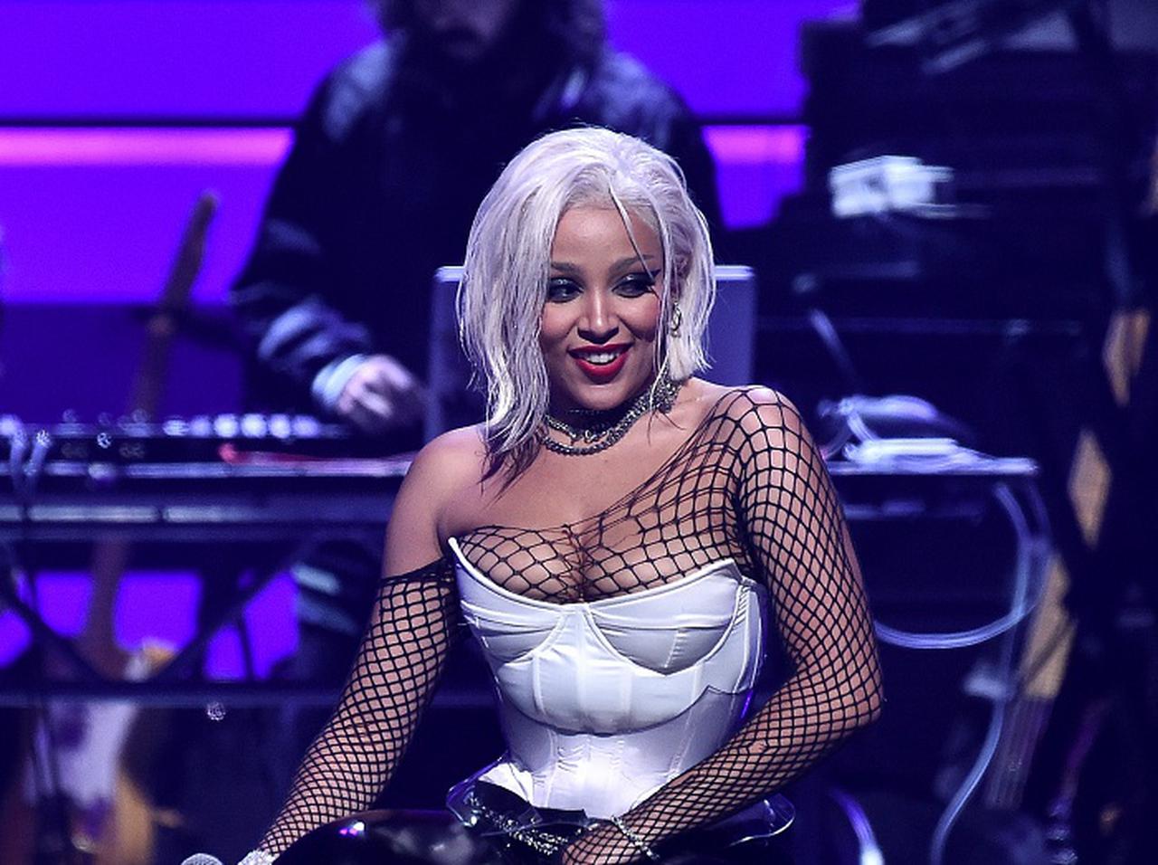 ドージャ・キャット、全米1位になったら「胸を見せる」に期待したファンに一言