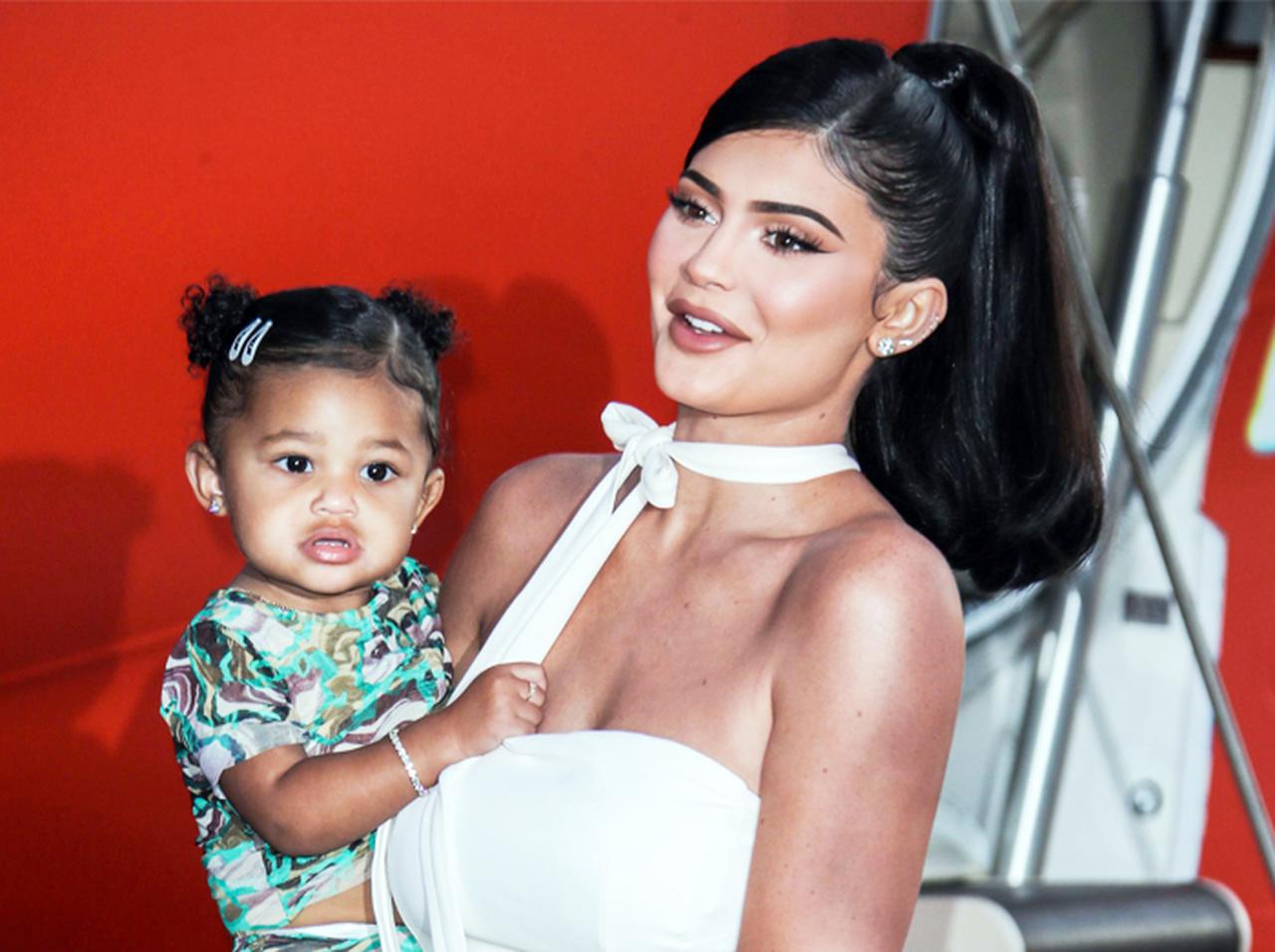カイリー・ジェンナー、子供の“自制心”鍛える「育児テク」が絶賛される