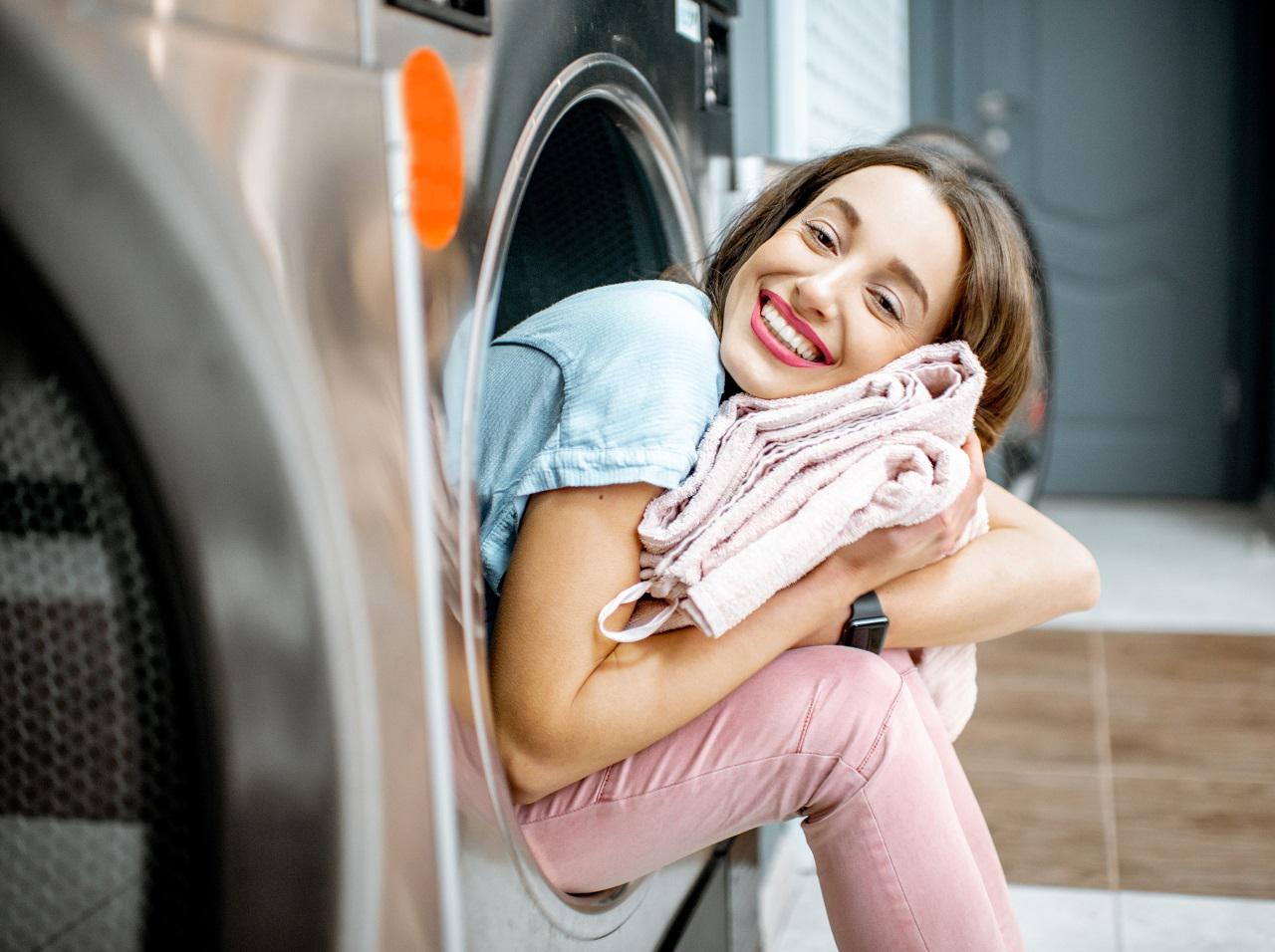 服についたメイクはどう落とす？失敗しない落とし方4選