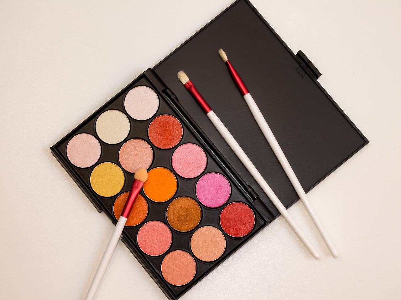 捨て色をなくす!アイシャドウパレットを最大限に活用するコツ