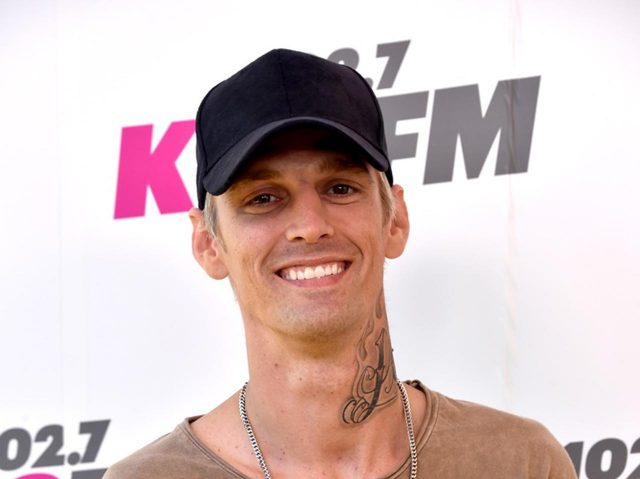 アーロン・カーターが妊娠中の彼女と破局、彼女はアダルトサイトで「秘密の企画」を計画