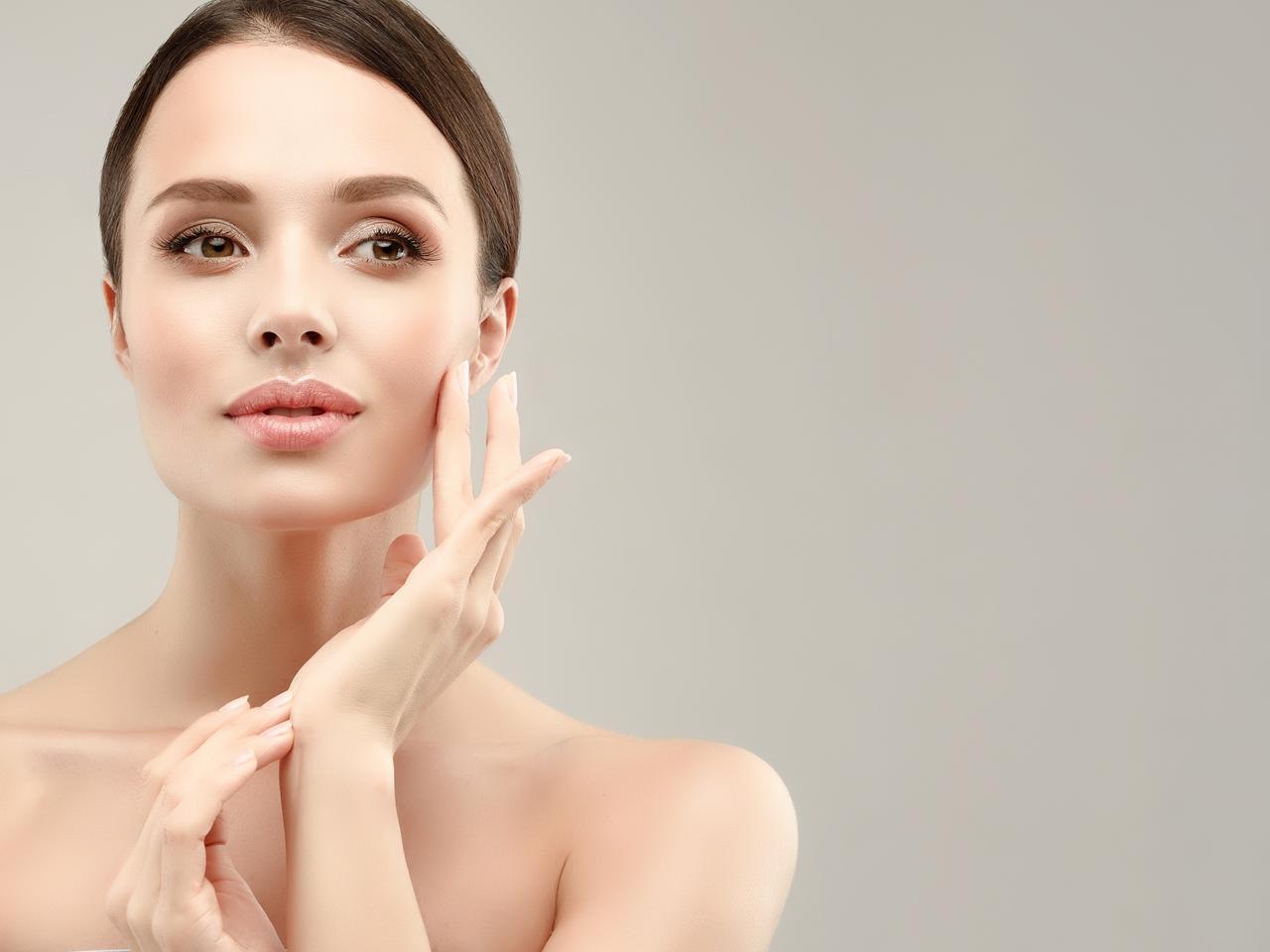 簡単３ステップ！マイナス５歳に見える「小顔マッサージ」をプロが伝授