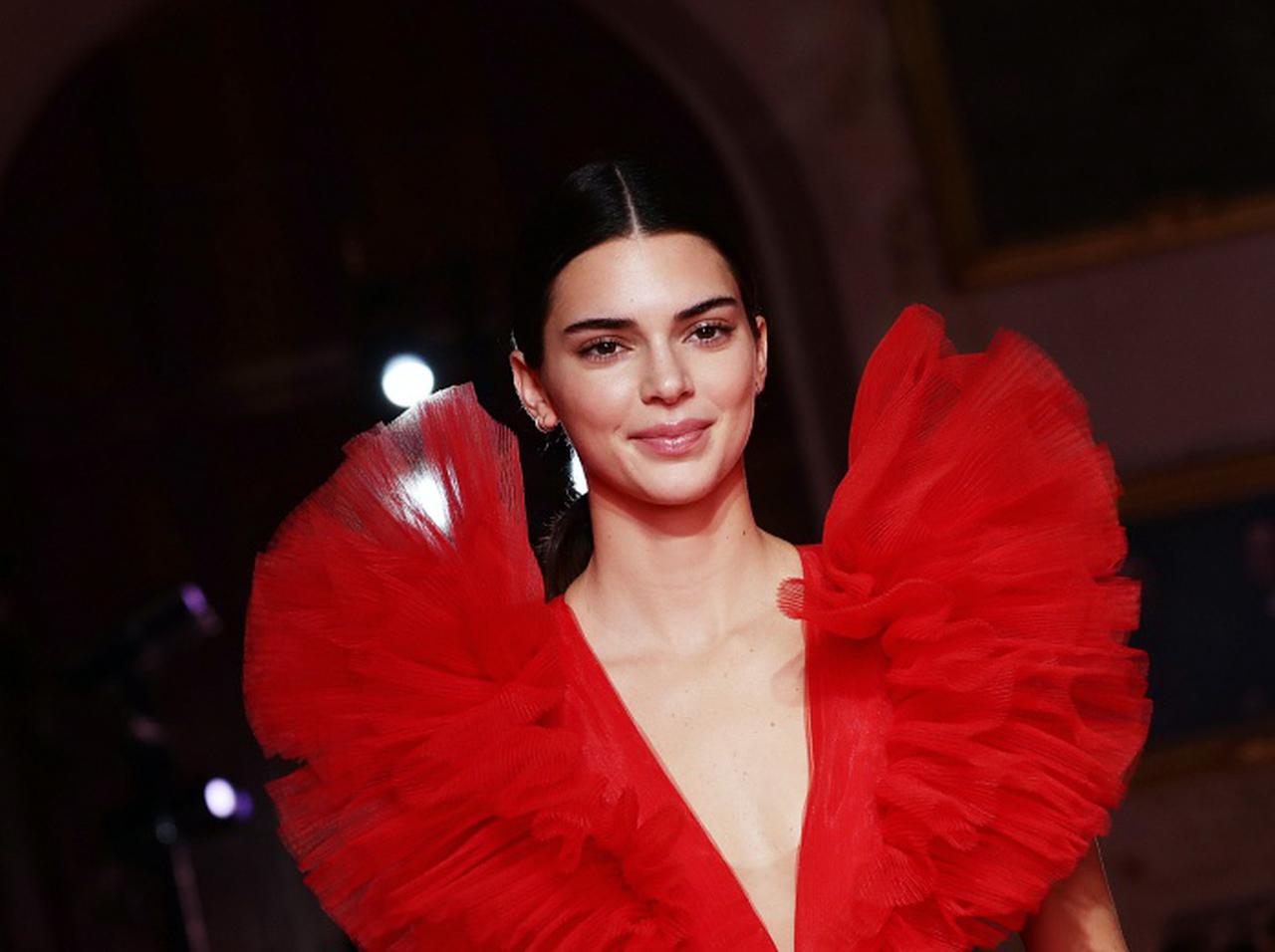 ケンダル・ジェンナー、メンタルヘルスの問題を抱える人々に「1人じゃない」