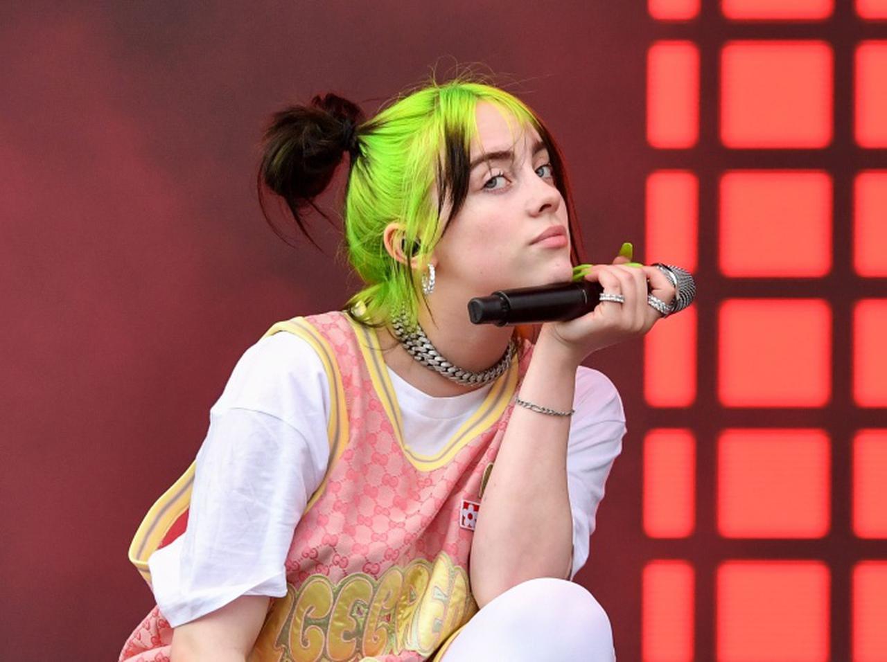 ビリー・アイリッシュ、YouTubeでメイク動画を見た「言い訳」が可愛らしい