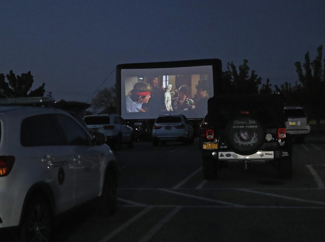 コロナ禍で野外映画館の影響大、ランキングでインディーホラー映画が首位独走の事態に