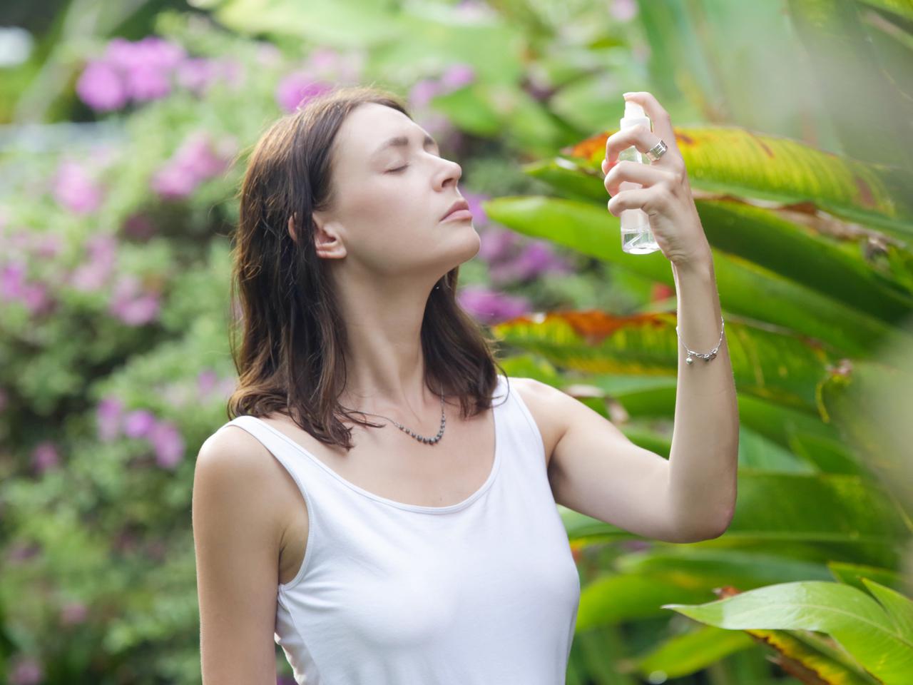 実は「温泉化粧水」はメリットだらけ!?意外と知らない使い道をプロが伝授