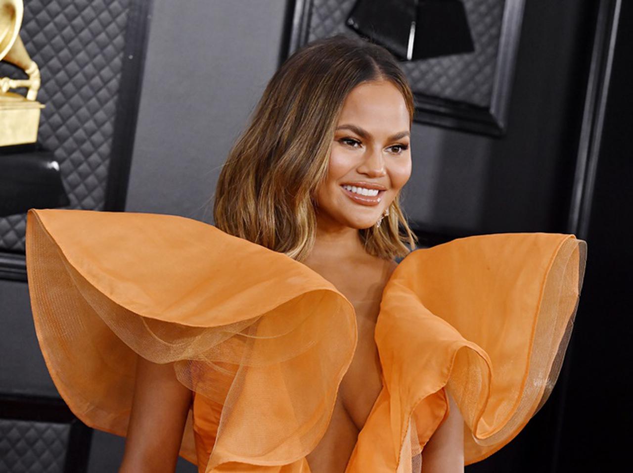 クリッシー・テイゲン、抗議デモで逮捕された人の保釈金として2200万円を肩代わり