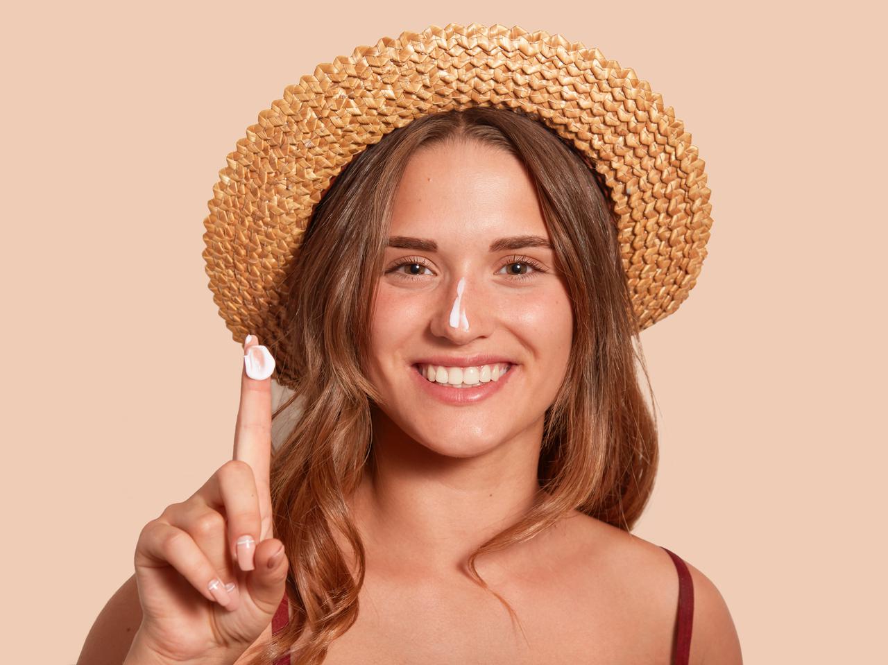 ただ塗るだけじゃダメ！肌タイプ別「日焼け止め」の塗り直し方法