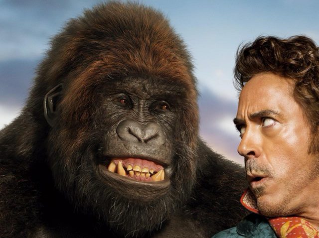 『ドクター・ドリトル』でラミ・マレックが声優を務めたゴリラをロバート・ダウニー・Jr.自ら紹介！