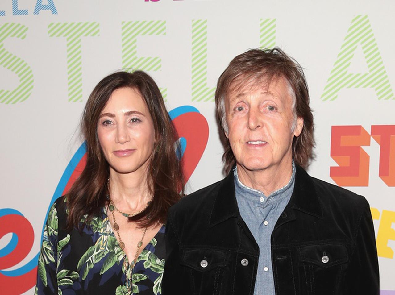 ポール・マッカートニー、妻とのデートでつけたナゾのマスクに注目