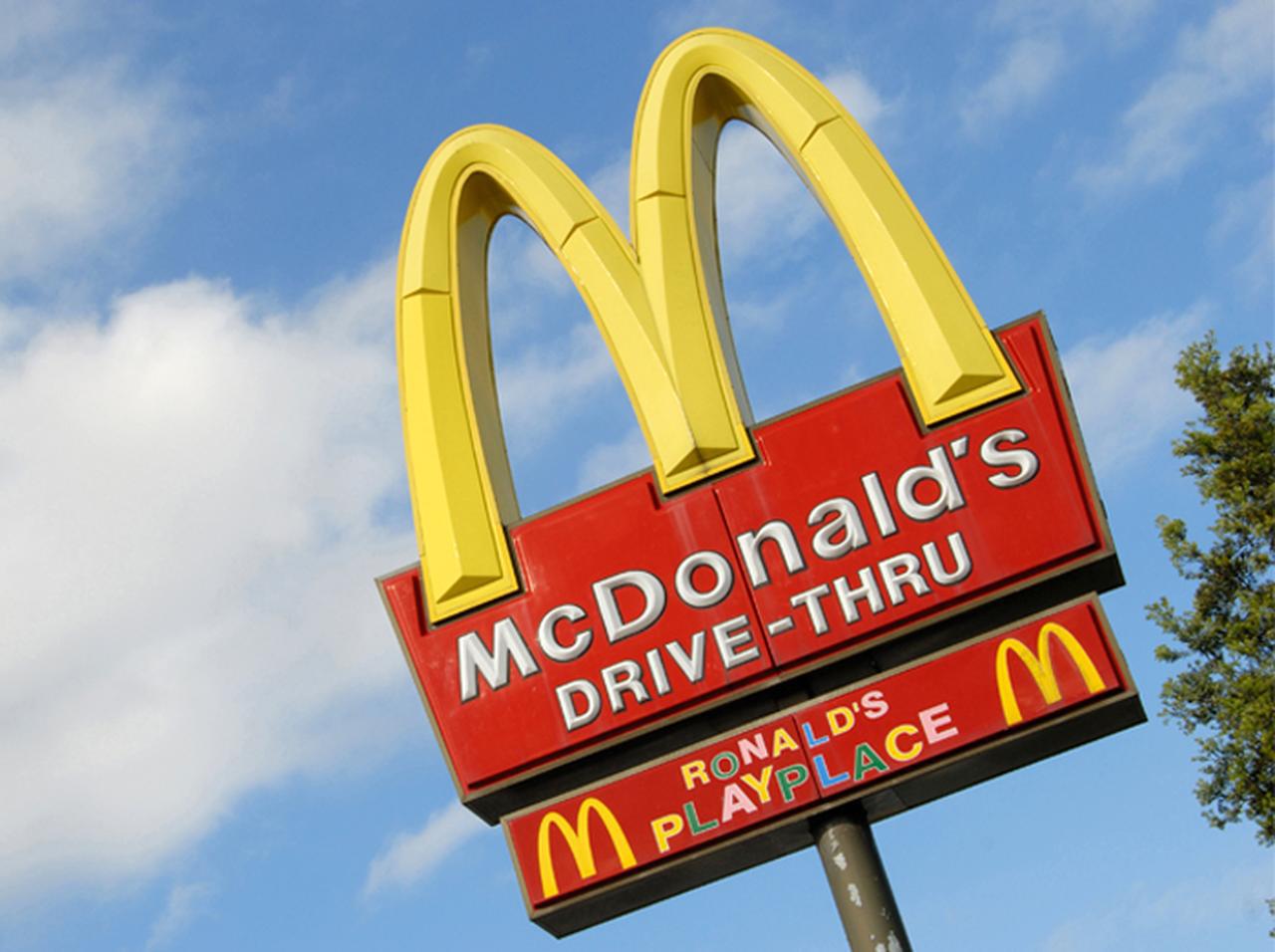 マクドナルドへどうしても行きたかった男性「手作りのクルマ」で向かうも…