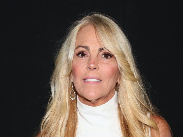 リンジー・ローハンの母親、1度も会ったことのない男性と婚約