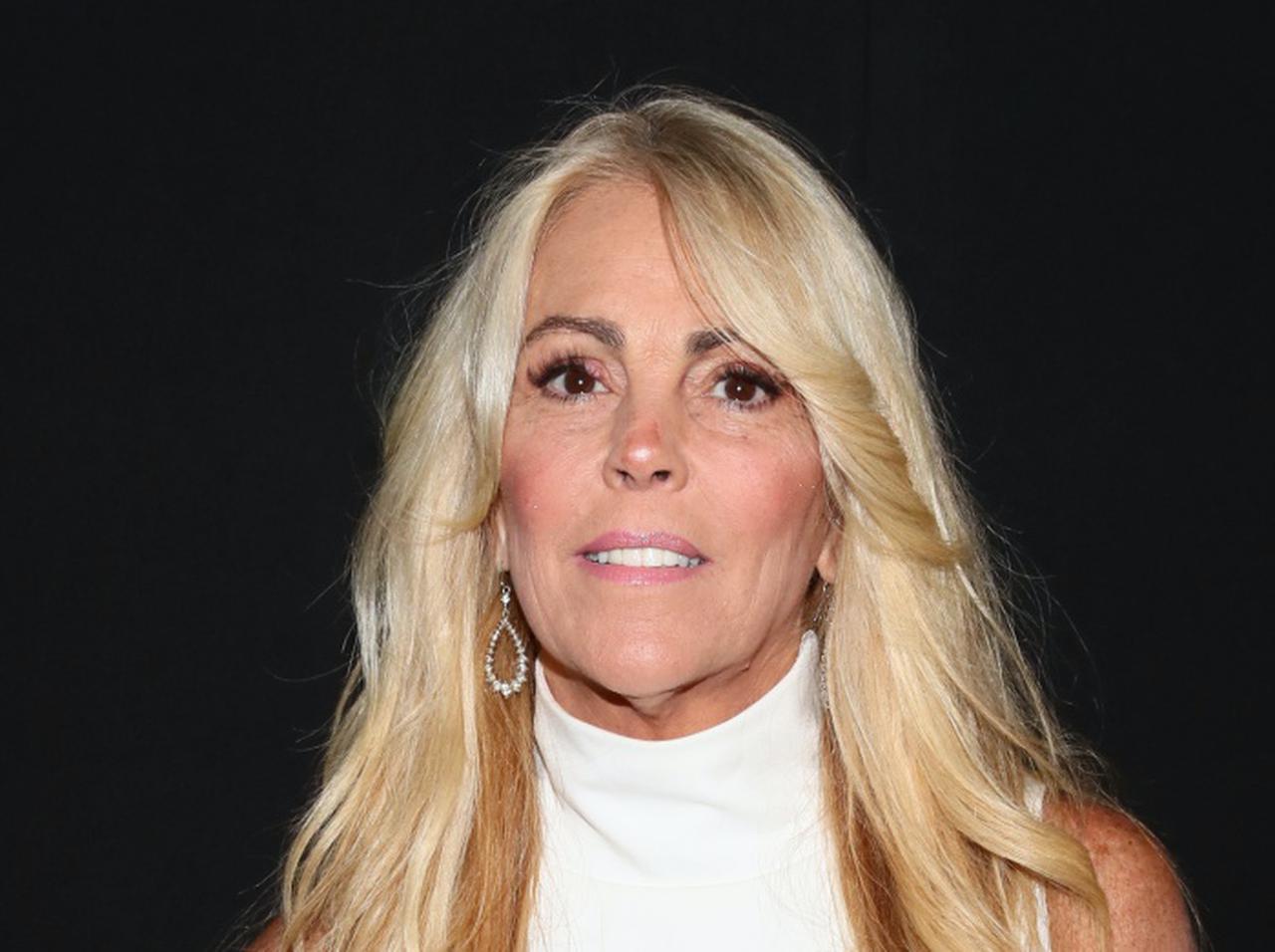 リンジー・ローハンの母親、1度も会ったことのない男性と婚約