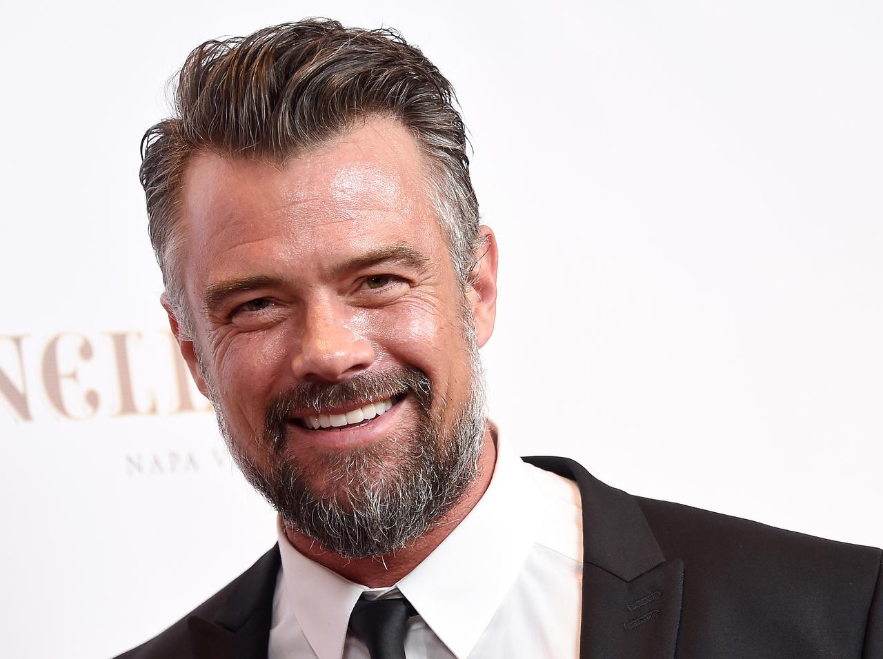 ベッドシーンで救急車出動の大惨事、ジョシュ・デュアメルが“はしゃぎすぎた”