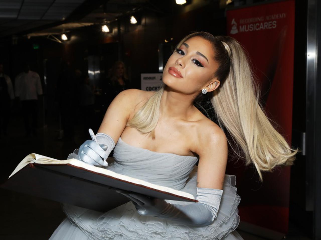 アリアナ・グランデ、白人警官による黒人男性殺害事件の「抗議デモ」に新恋人と参加