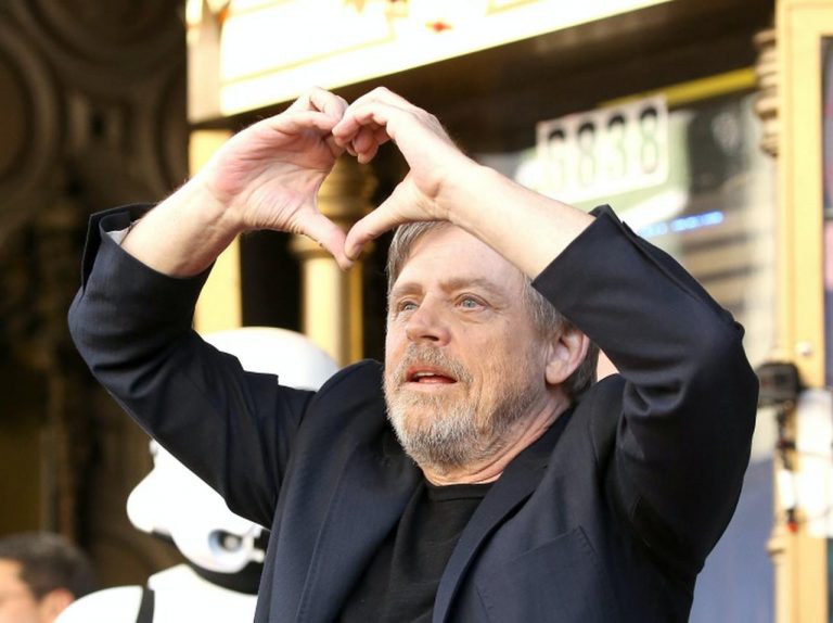『スター・ウォーズ』ルーク役など、自らの「女性化」にウキウキする老俳優がかわいい