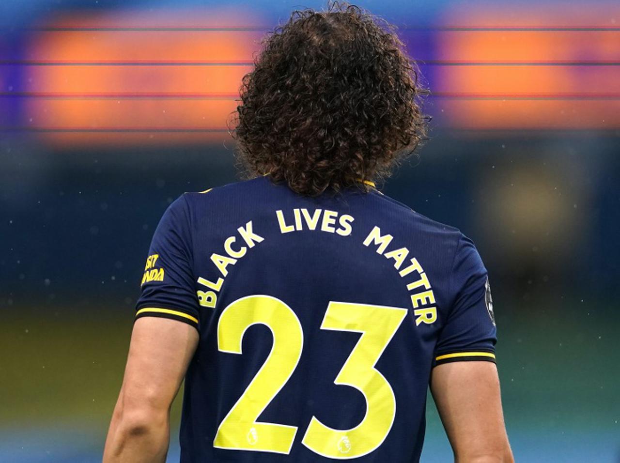 サッカー英プレミアリーグ、リーグ再開初戦でユニフォームに「Black Lives Matter」とプリント