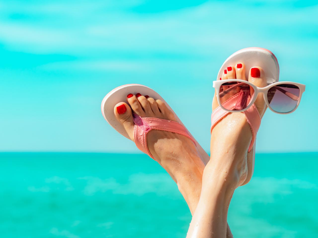 夏なのにかかとがガサガサ…つるつる美足が手に入る簡単フットケア