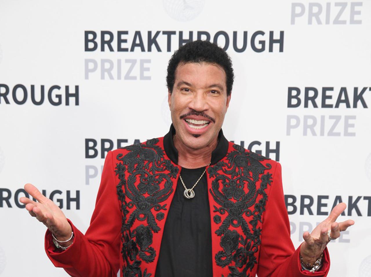 ディズニー、グラミー賞4回受賞シンガーの持ち込み企画を採用して映画化