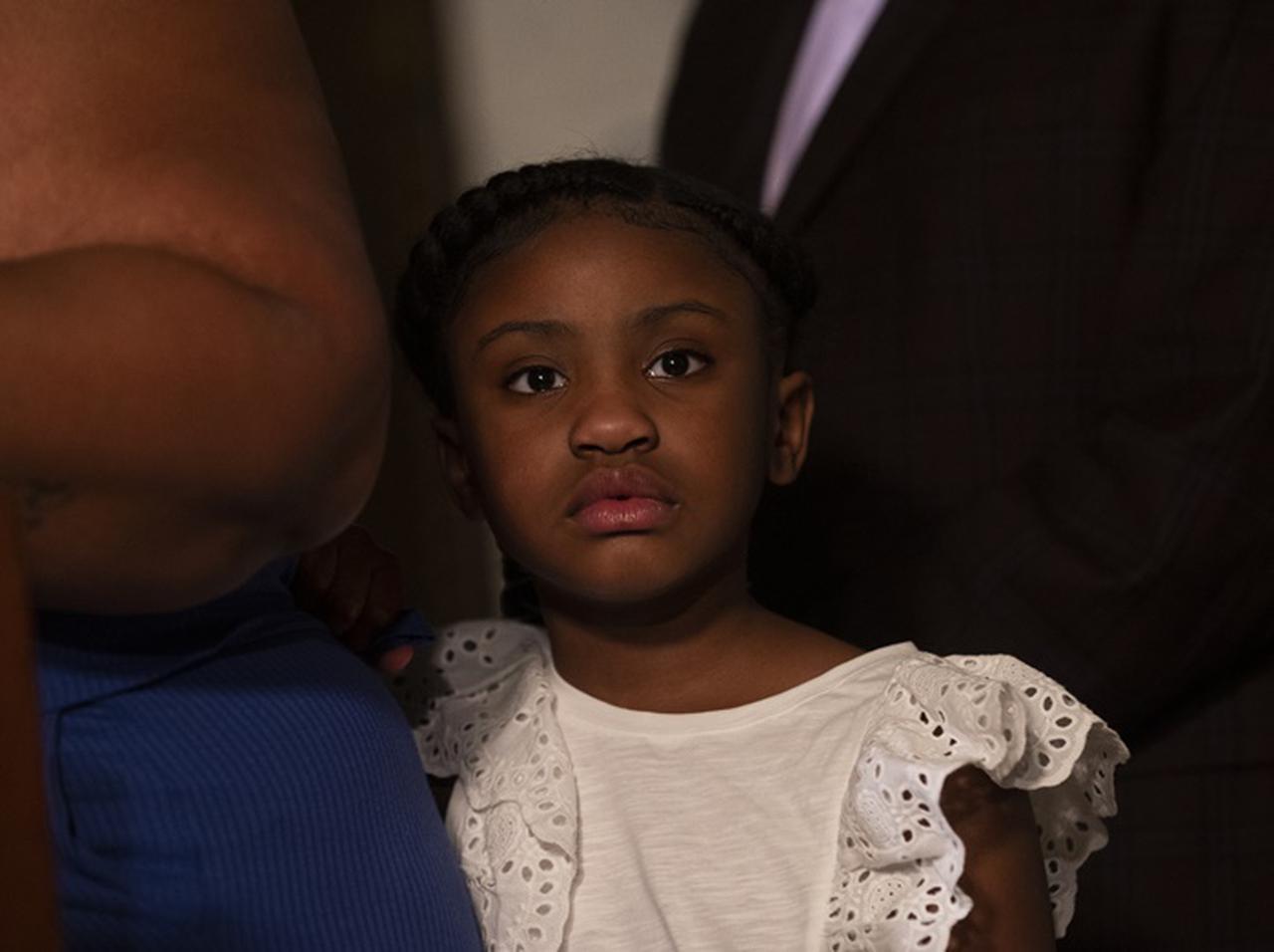 警官に殺されたジョージ・フロイドの6歳娘、ディズニーの株主になる