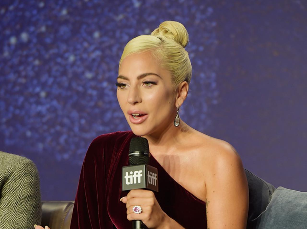 レディー・ガガ、人種差別問題を「森」に例え卒業生に訴えかけたスピーチを全訳