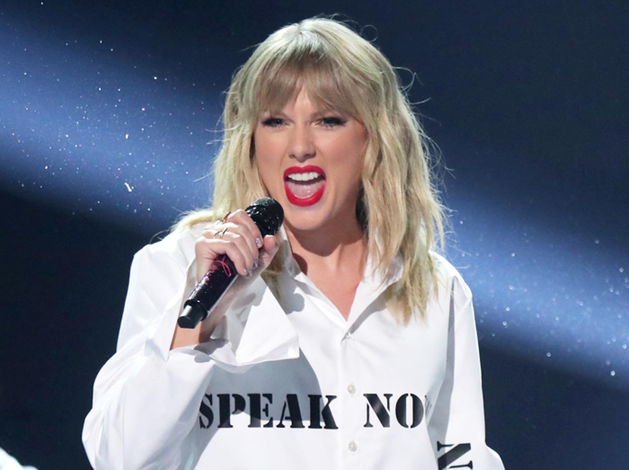 テイラー・スウィフト、「偉人の像」が壊されまくっている件に怒涛の10ツイート【全訳】