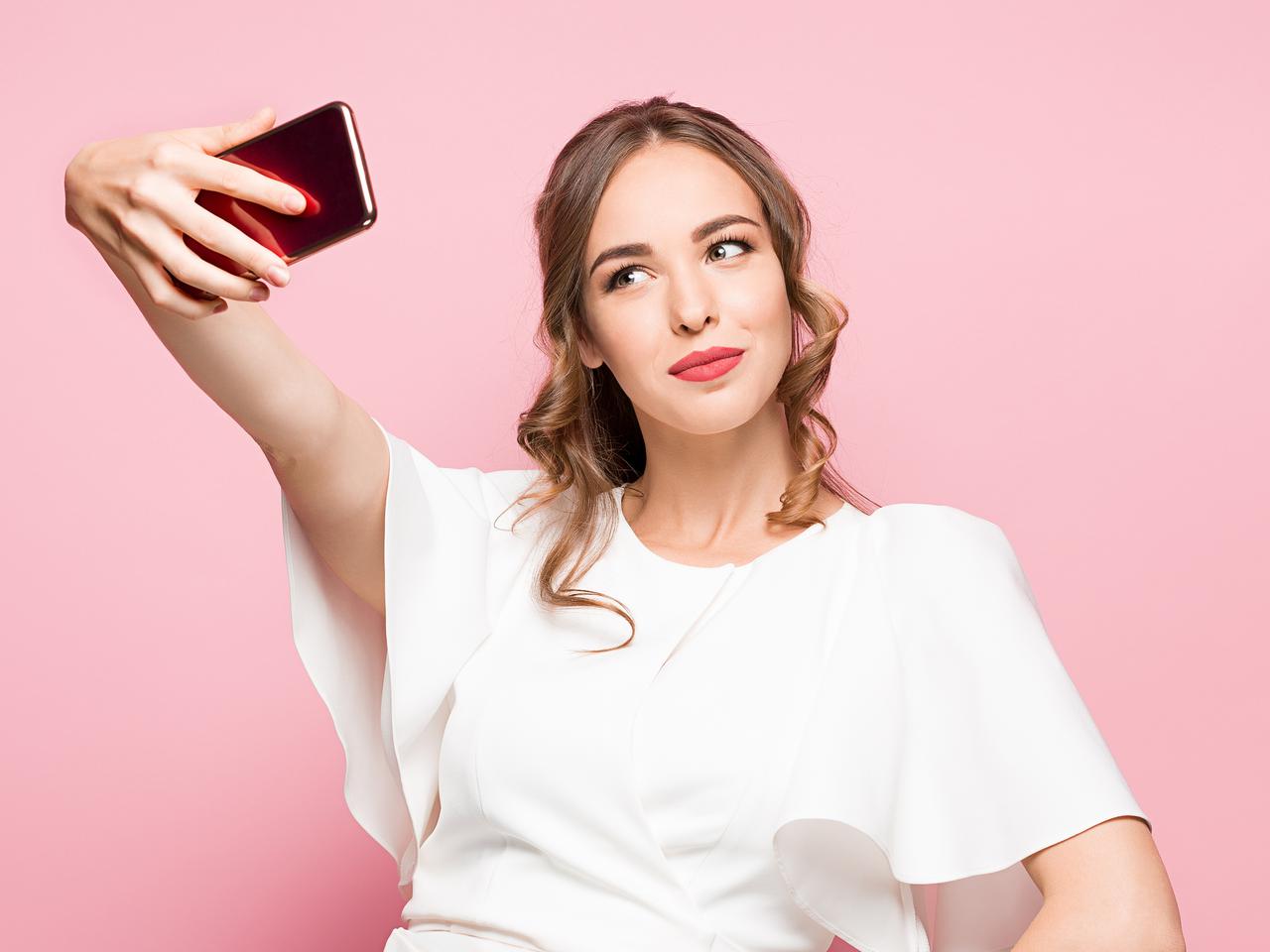 写真うつりが劇的UP！プロが教える“美人見え”メイクのコツ3つ