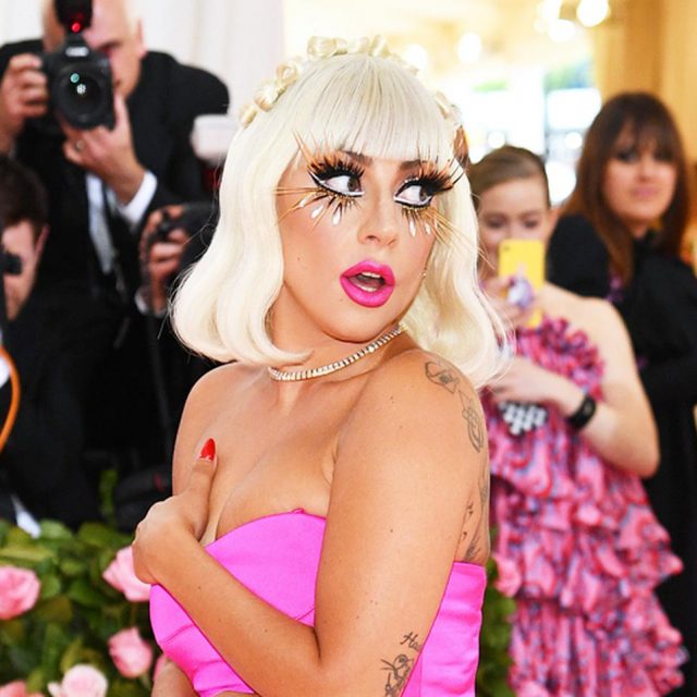 レディー・ガガ、見知らぬ女性に「着ていた服」をあげてしまった理由に心が震える