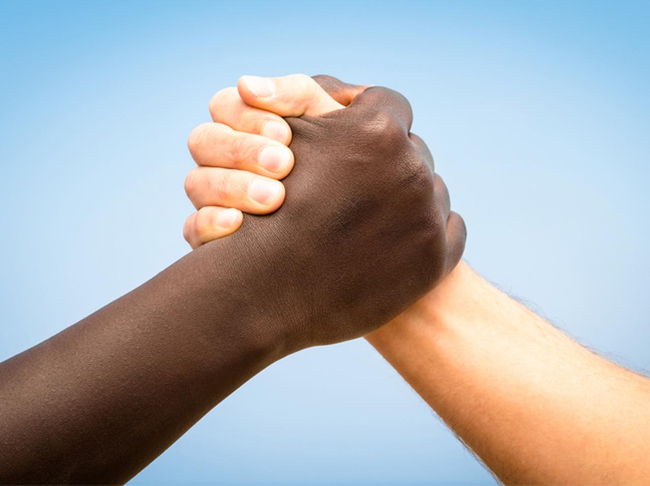 「俺を反差別主義者アピールに使うな!」リアリティ番組出演者が共演者に怒り