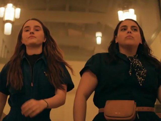 キャストの素顔が見える！『ブックスマート』プレミア映像&爆笑予告編が公開