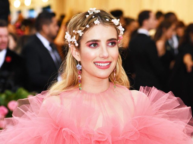 ジュリア・ロバーツの姪エマ・ロバーツに妊娠報道 「Tシャツ」で“匂わせ”？