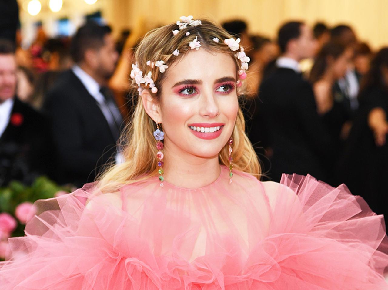 ジュリア・ロバーツの姪エマ・ロバーツに妊娠報道 「Tシャツ」で“匂わせ”？