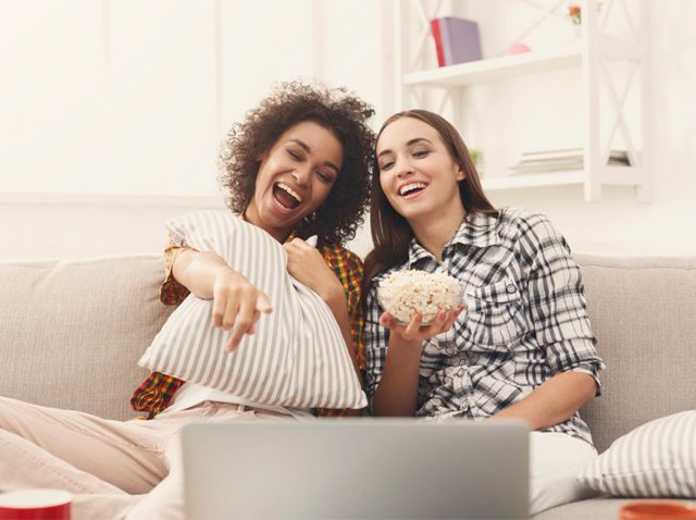 リモートで一緒に映画やドラマを鑑賞できるNetflix PartyやScenerが人気