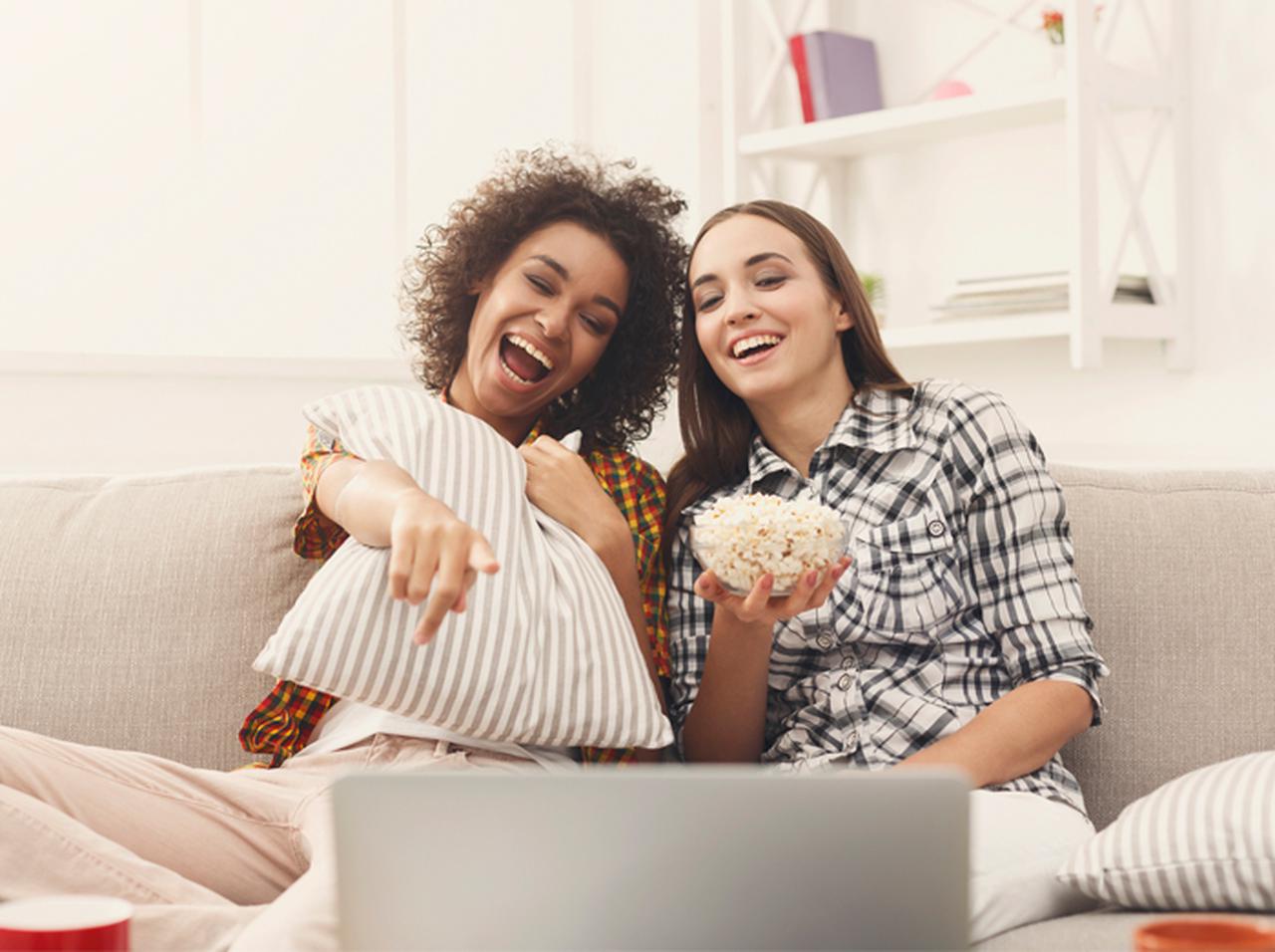 リモートで一緒に映画やドラマを鑑賞できるNetflix PartyやScenerが人気