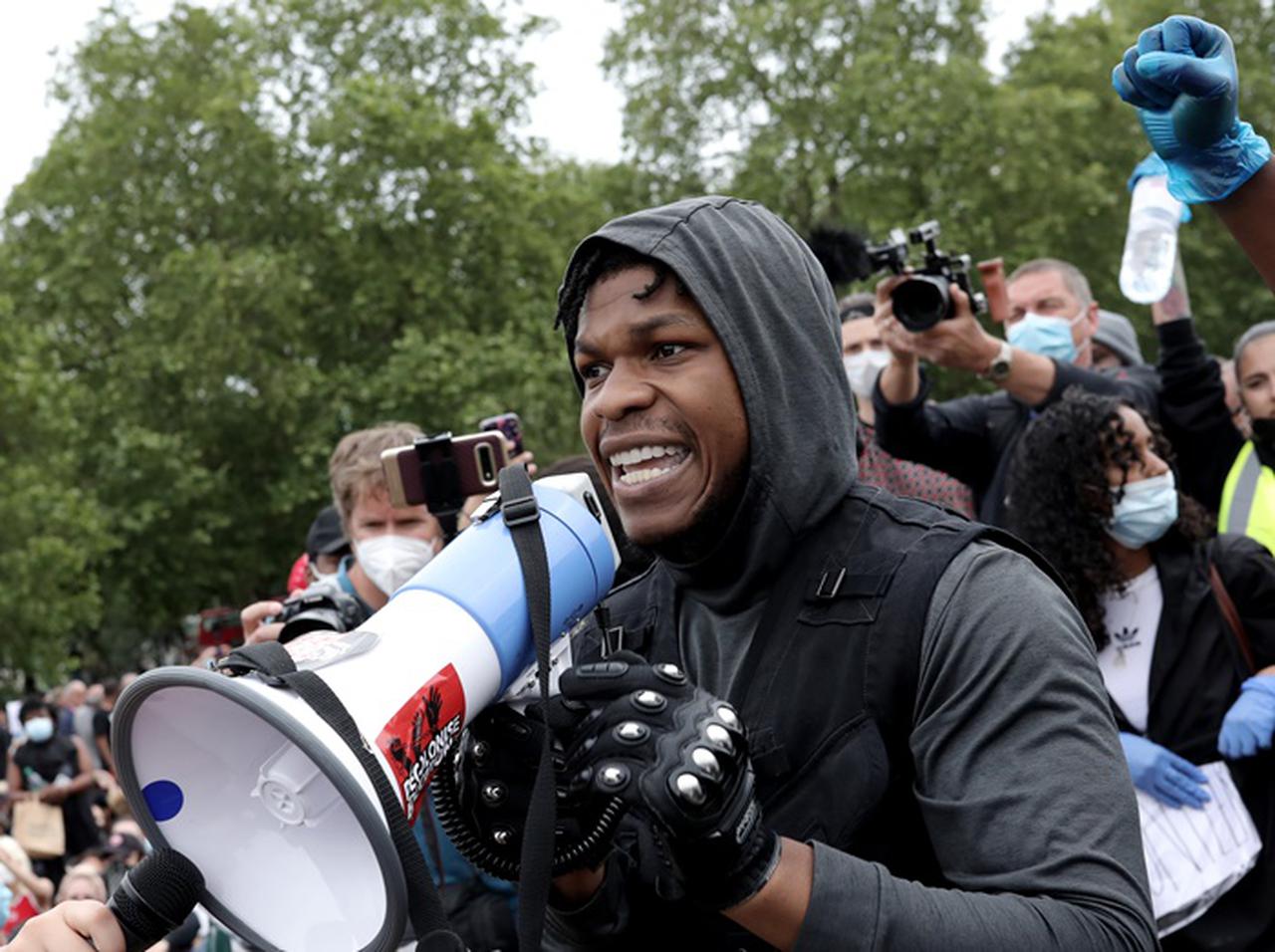 『スター・ウォーズ』、キャリアをかけスピーチを行なったジョン・ボイエガを全面支持