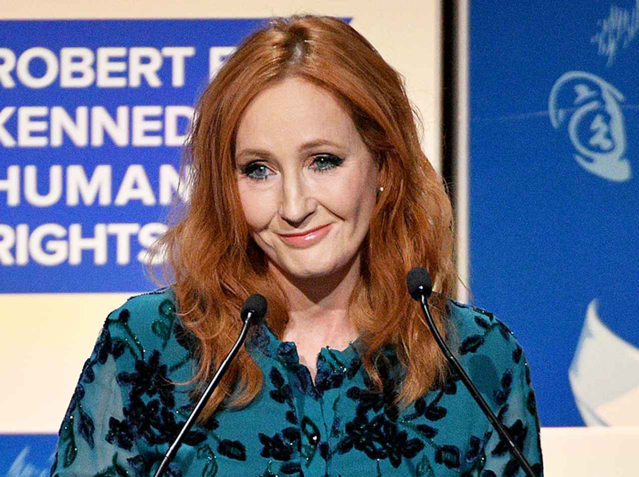 『ハリー・ポッター』著者、「トランスフォビア的発言」を2万字のエッセイを通じて釈明