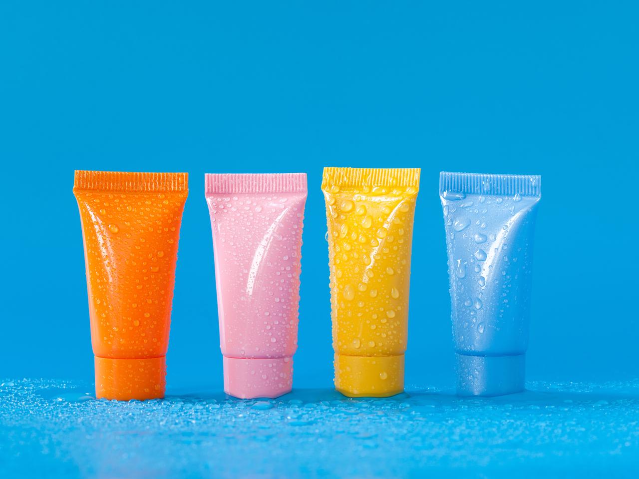 プロ絶賛のプチプラ「テカリ防止下地」3選!テカる理由&選び方もチェック