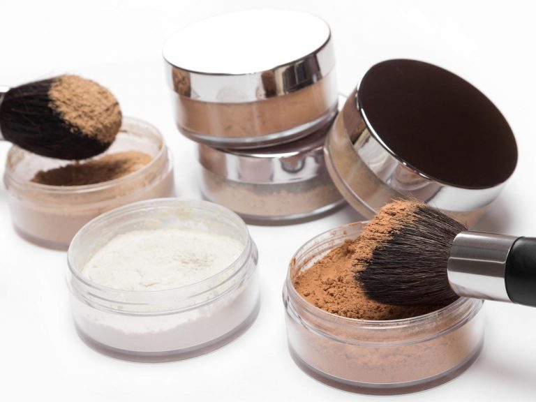 ツヤ肌叶う！ルースパウダーを「2色」持っておきたいワケ