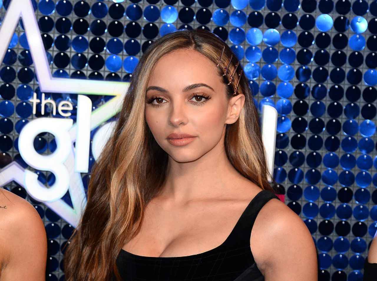 リトル・ミックスのジェイド、お腹がユルかった日のライブで「あるあるな失態」を犯す