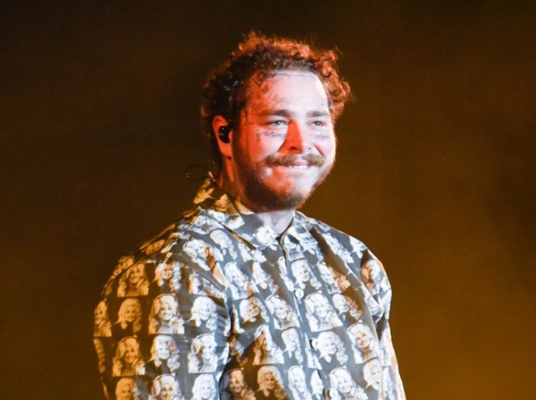 ポスト・マローン、顔面の次は頭部に「巨大タトゥー」を入れる