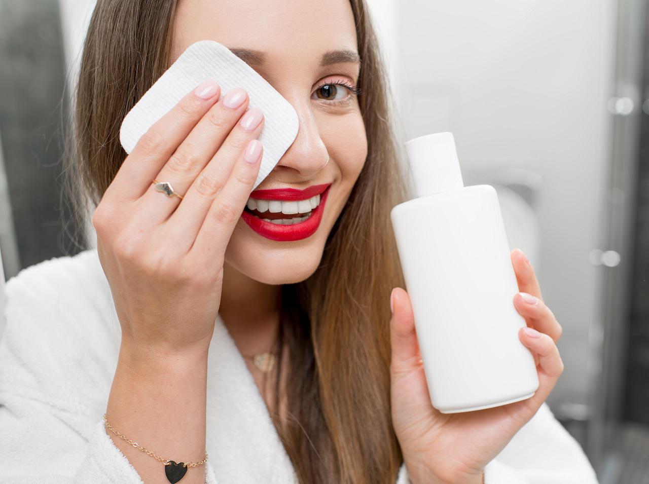 マスカラを重ねても落ちにくくならない!まつ毛を盛りながらオフを楽にする方法