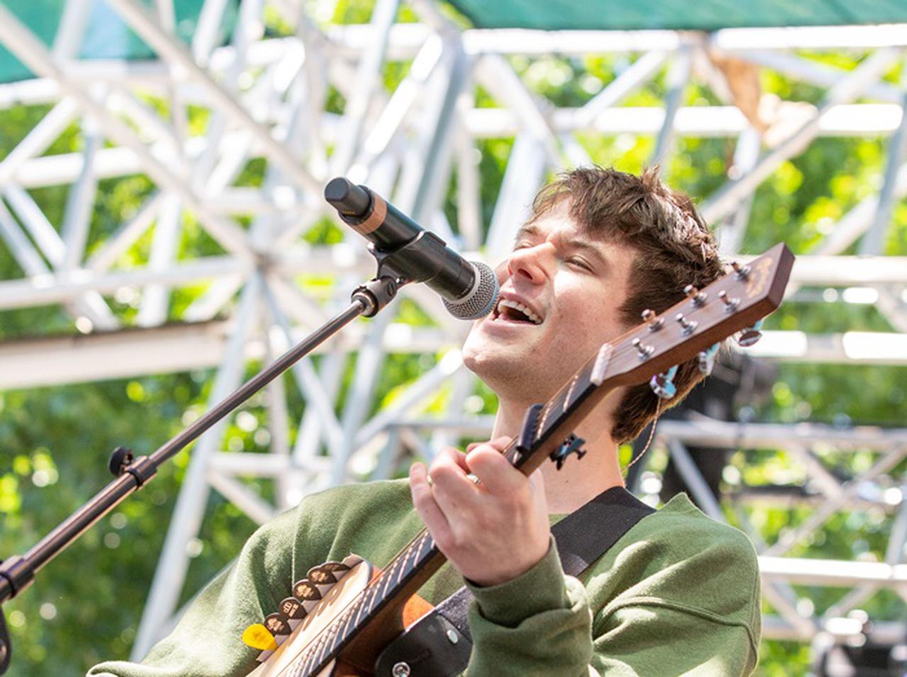 アレック・ベンジャミン、ファン全員のコメントに返事する姿に好感度あがりまくり